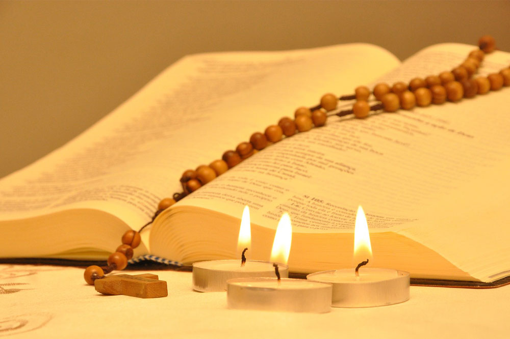 Devoções da igreja para cada mês do ano Devoções da igreja para cada mês do ano