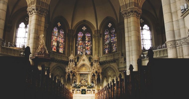 Mobiliário sacro: decorações típicas de todas as igrejas cristãs