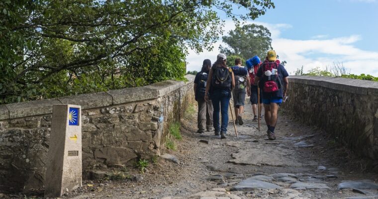 Santos peregrinos: 8 santos padroeiros de peregrinos e viajantes