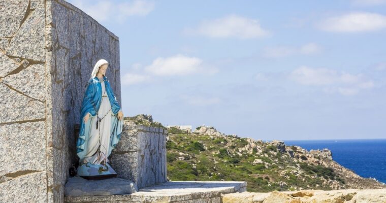 Santa Maria a Mare: Maria encontrada à deriva numa praia