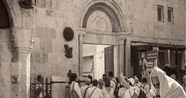 Via Dolorosa: as 14 instalações de bronze que retratam cenas da Paixão