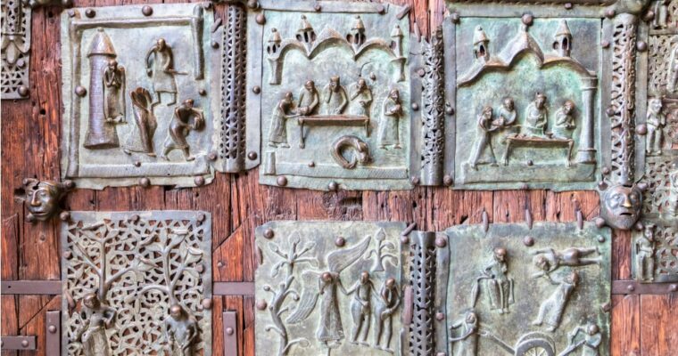 Basílica de San Zeno: os painéis de bronze do seu famoso portal