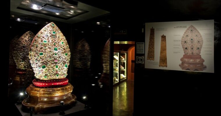 A mitra de São Januário: entre os tesouros mais preciosos do mundo